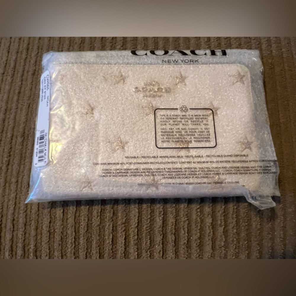 Coach Corner Zip Wristlet With Star Print nwt in packaging - Picture 4 of 5